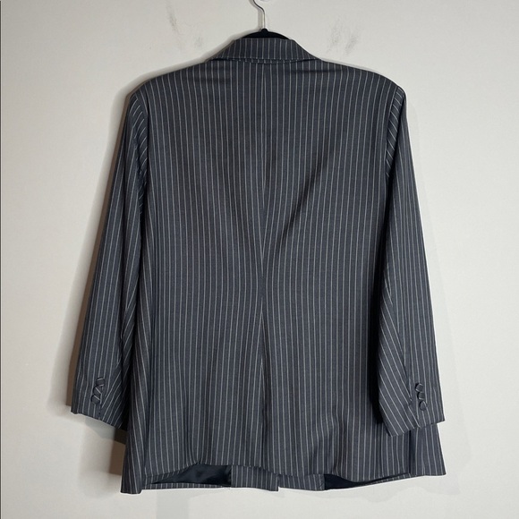 L'Academie | Women’s Lynn Structured Blazer in Gray & White Pinstripe Size XL - Picture 6 of 6